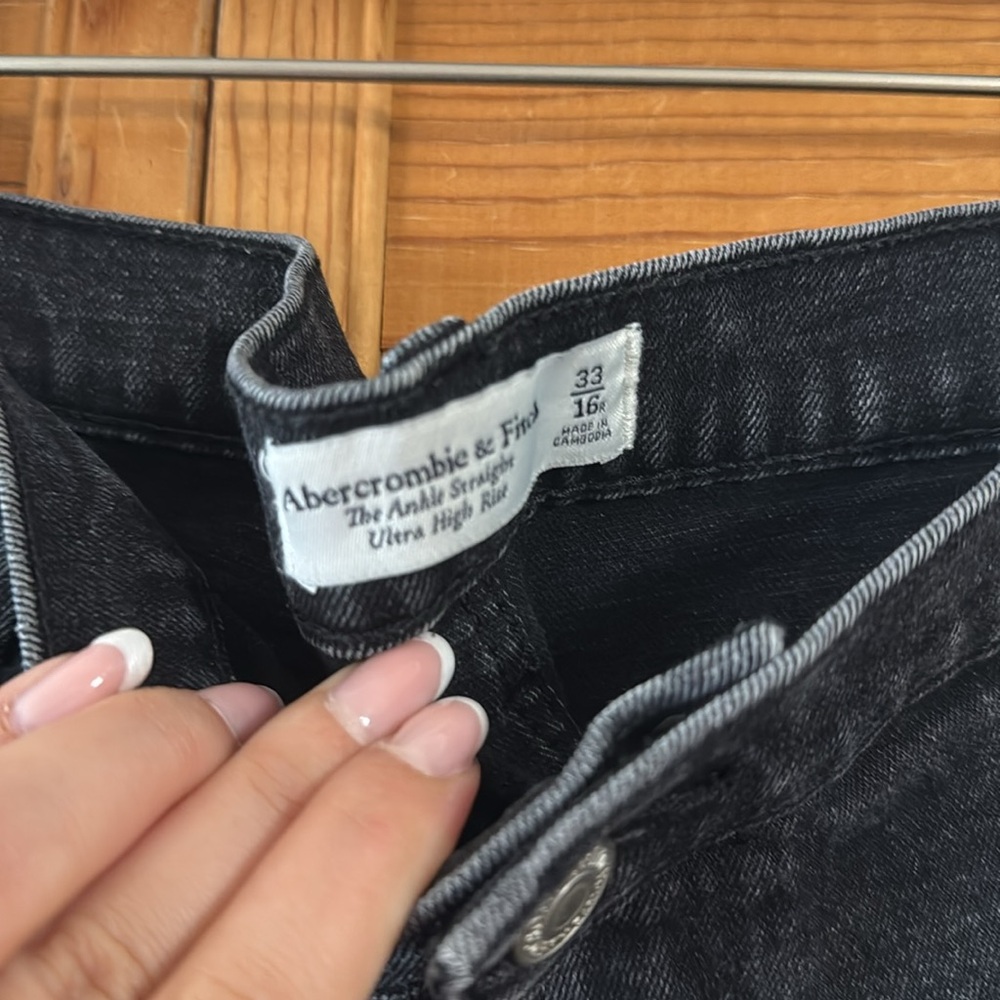 Abercrombie & Fitch Ultra High Rise Ankle Jeans - Picture 4 of 7